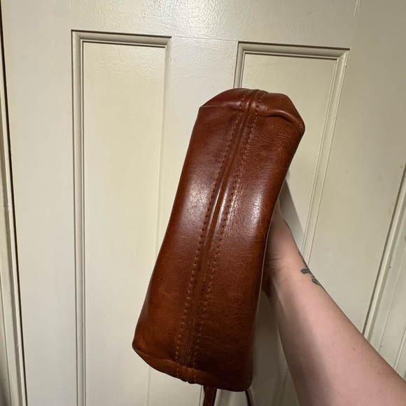 FOUNT Bellfield Crossbody Leather Bag - Picture 5 of 7